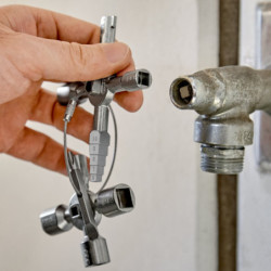 CLE MULTIFONCTIONNELLE TWINKEY VERSION 8 JETS