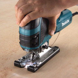 SCIE SAUTEUSE MAKITA 4351FCTJ 720W 135mm